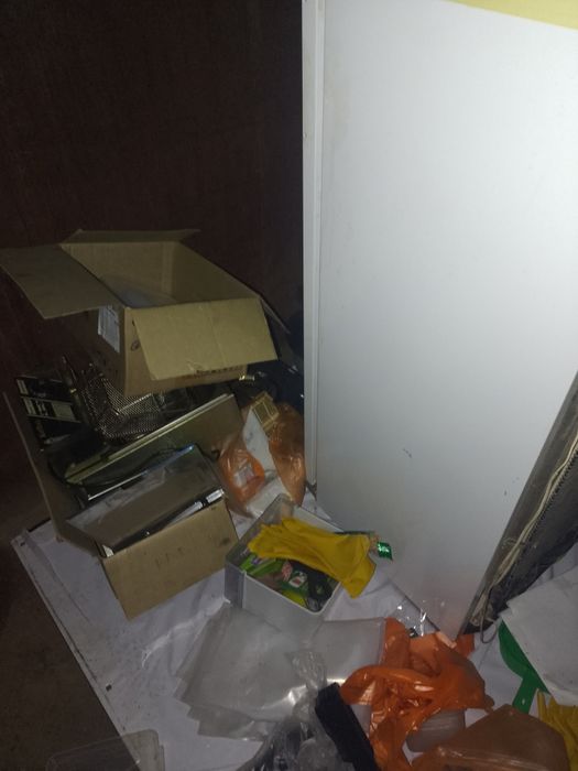 продается холодильник и фритюрница