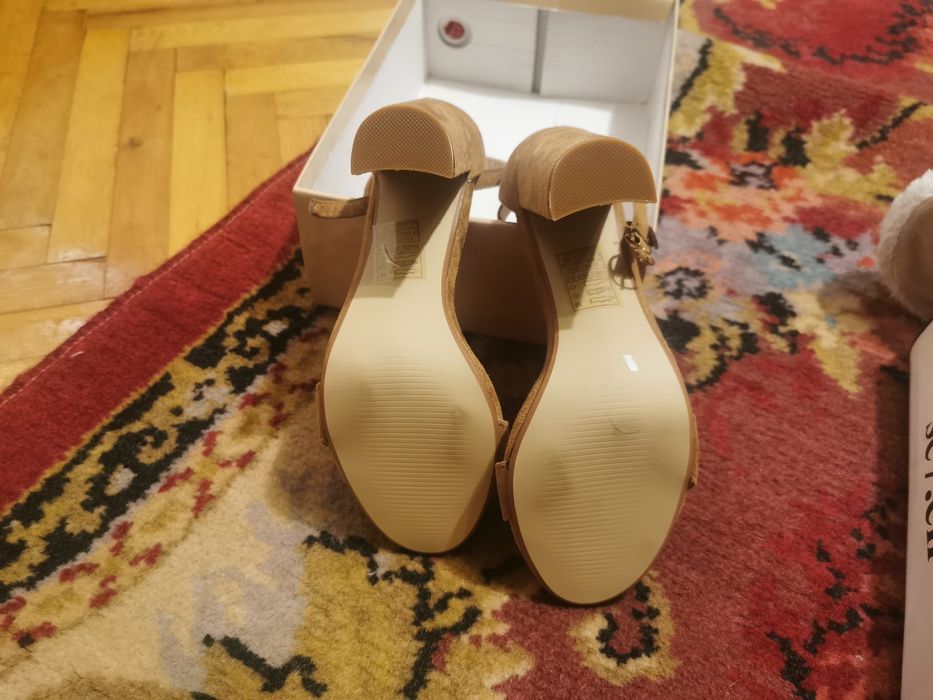 Vând sandale GoGo Shoes