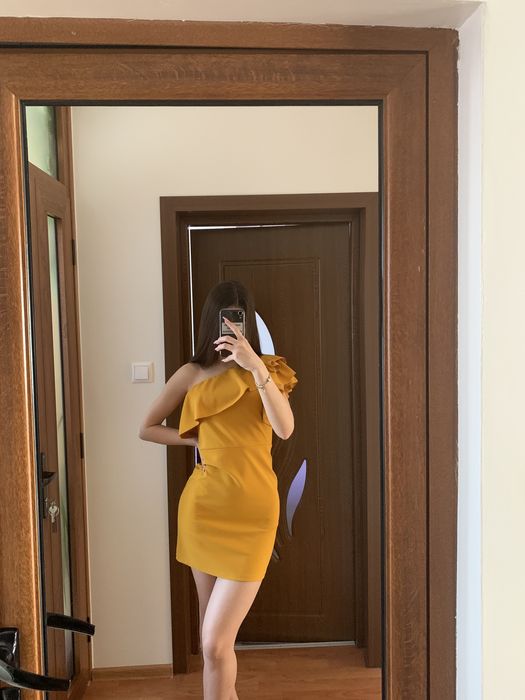 Рокля в цвят горчица