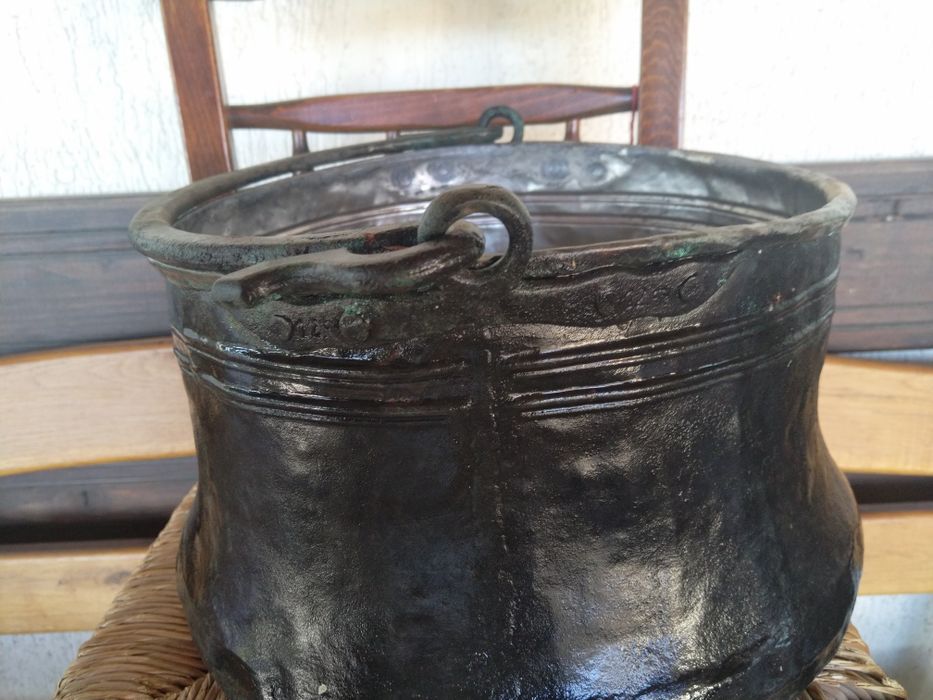 Продавам огромен Огромен антикварен бакьрен казан