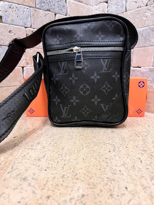 Мъжки чанти през рамо.