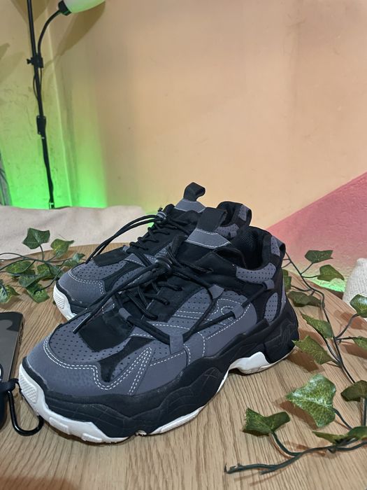 Adidași cu platformă