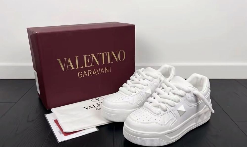 Adidasi valentino