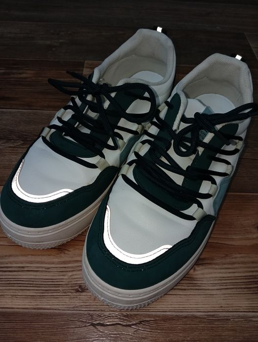 Продам кроссовки