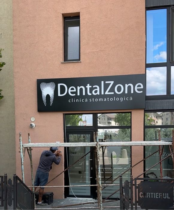 Reclame luminoase și firme personalizate pentru afaceri