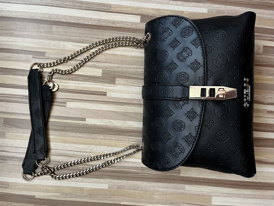 Чантичка Guess