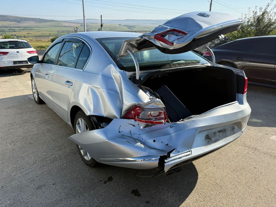 Dezmembrez Vw passat b7 limuzina gri LA7W 2.0 tdi CFFB volan stanga