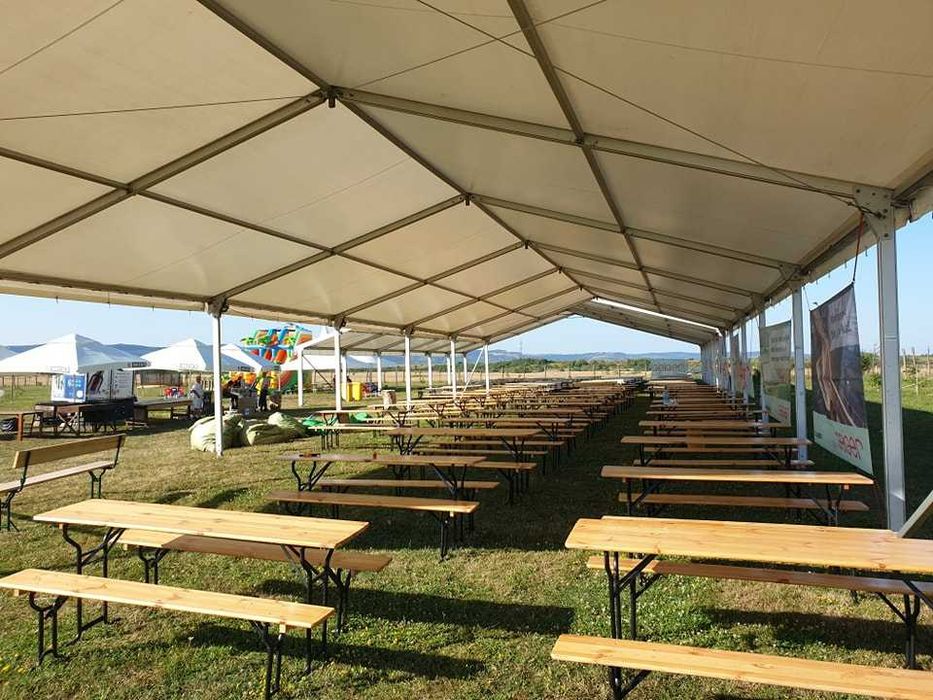 Corturi, mese, scaune pentru evenimente
