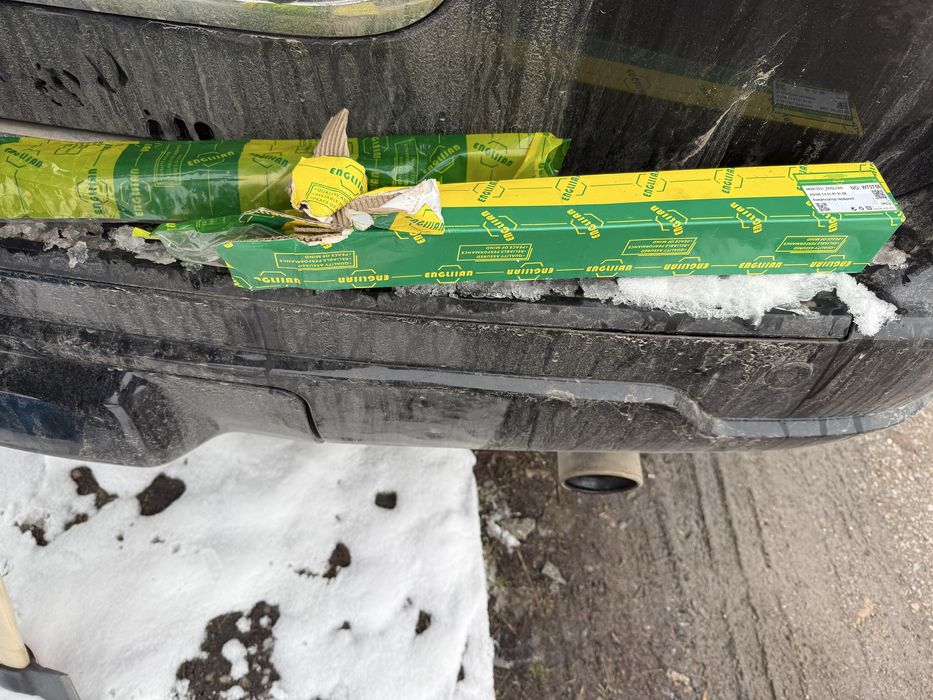 Продам два передние амортизаторы