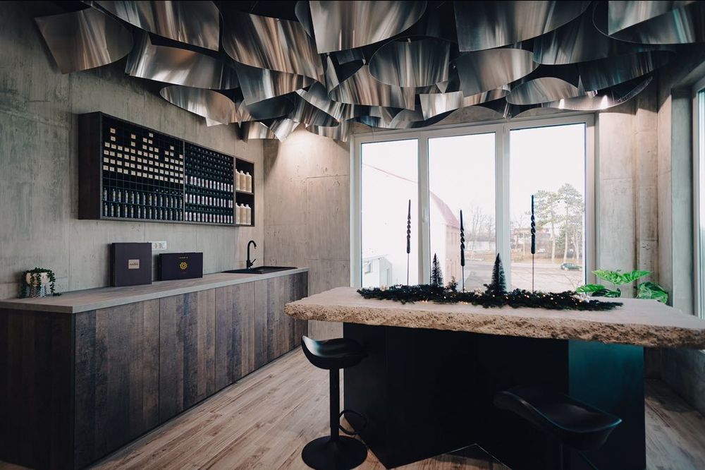 Salon de infrumusetare - spatiu/scaun de inchiriat