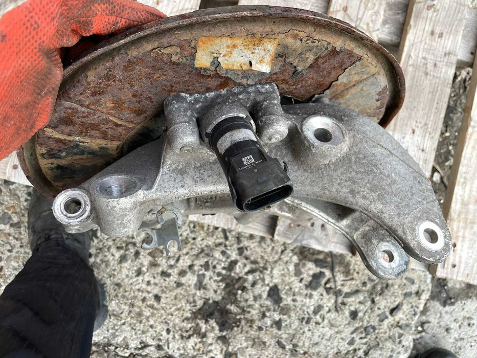 Заден Десен Шенкел Главина Porsche Cayenne 3.0D 92A/2012г