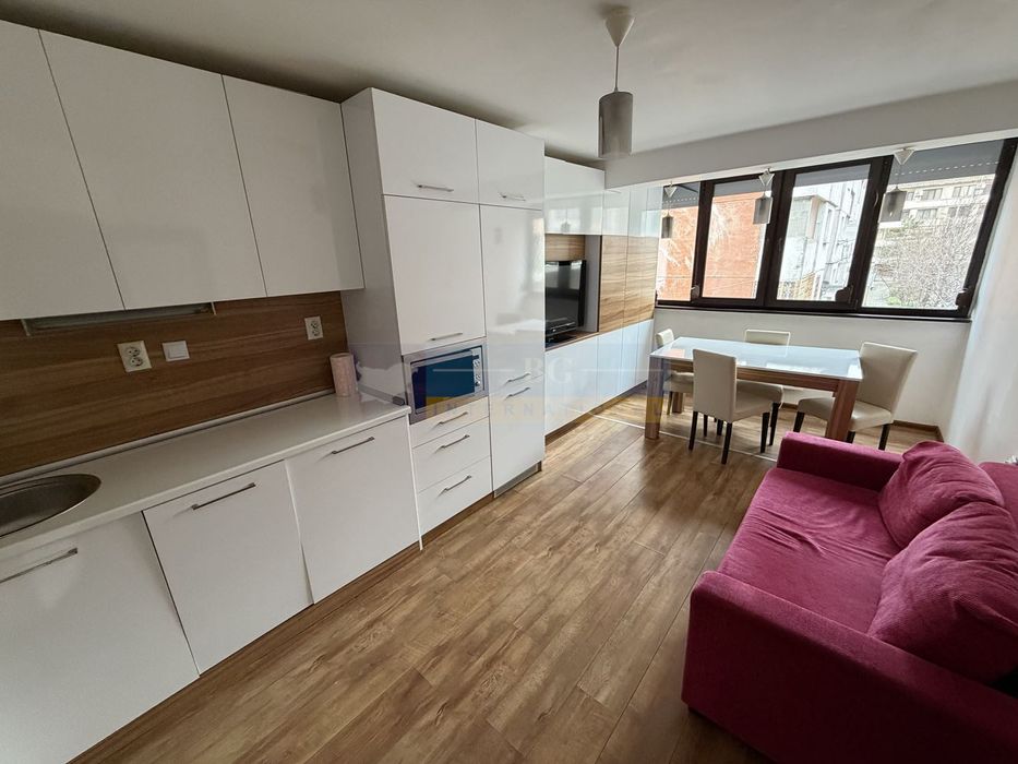 Продава се Тристаен апартамент в Бургас, Възраждане - 90 кв.м за 1111 €/кв.м - Снимка #2