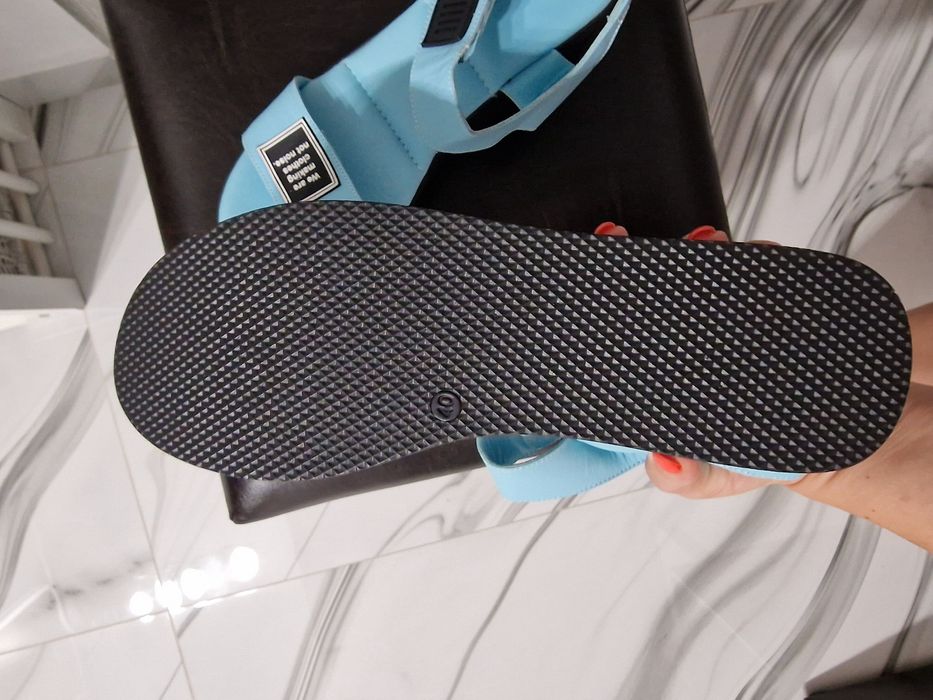 Sandale de firma,noi