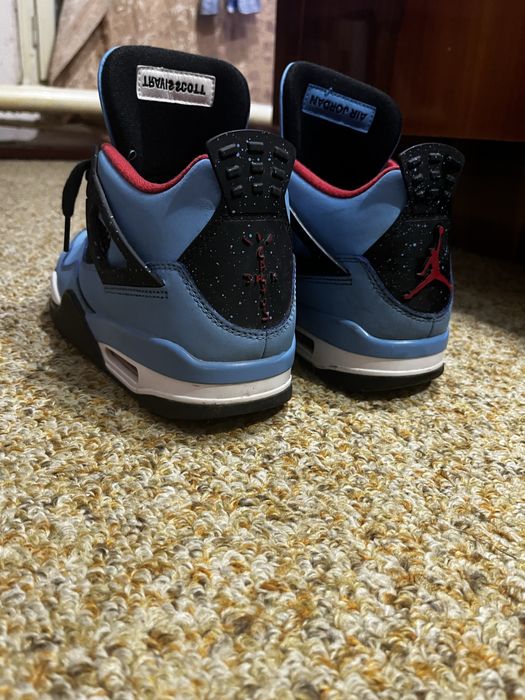 Jordan 4 retro Travis Scott