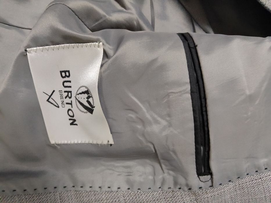 Продаю стильный костюм