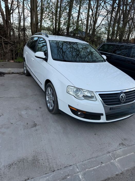 Vând Volkswagen Passat b6 2010 stare perfecta clima automata