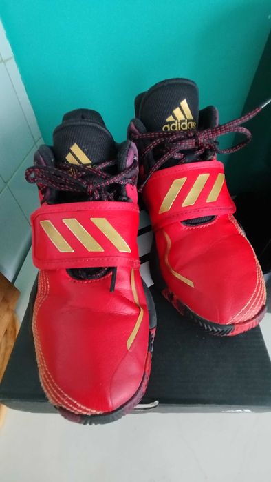 Продавам обувки за баскетбол Deep Threat J FV2276 Червен Adidas