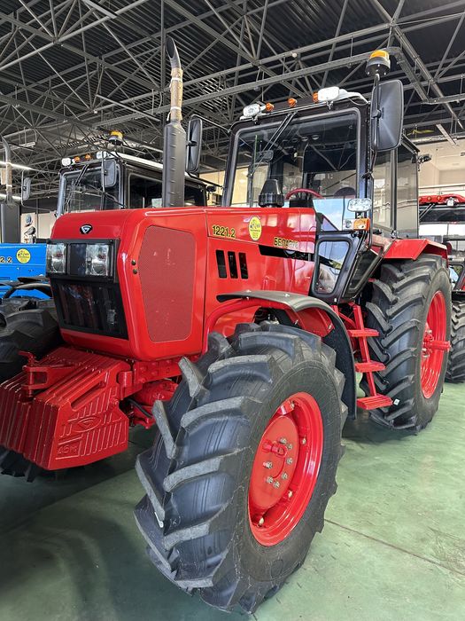 Трактор МТЗ 1221.3 йиллик 0% халол насия савдога берамиз