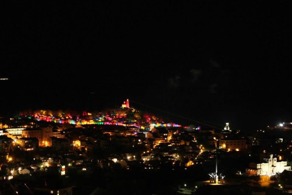 УНИКАЛЕН панорамен в ТОП ЦЕНТЪР за нощувки- 2 спални БЕЗПЛАТЕН ПАРКИНГ