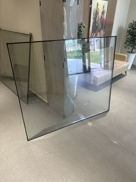 Окно примерно 1.50 на 1.20 есть пятно от сварки