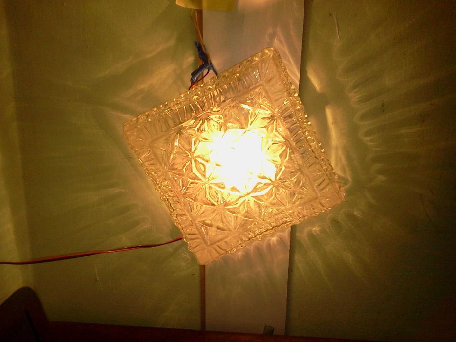 Продаю.тся 2 плафона на стенку и потолок