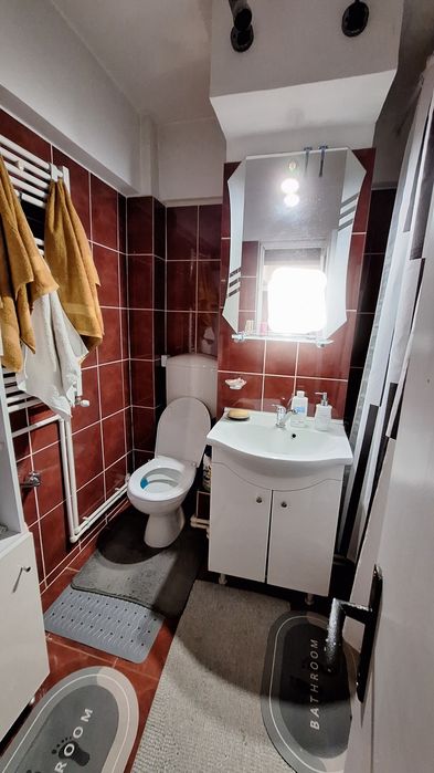 Pentru activitate comerciala/locuit. Ultracentral-parter 70 m²-doua camere-living 30 m²- pretabil cabinet stomatologie- avocat- asigurări