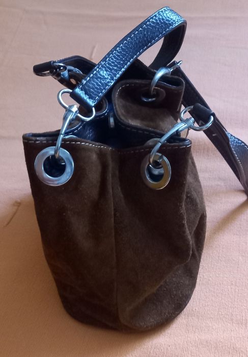 Малка дамска чанта от велур