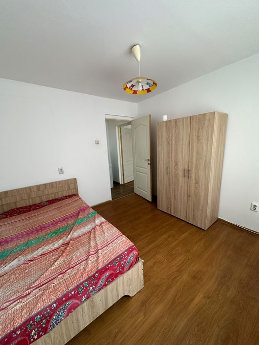 Proprietar Inchiriez garsoniera la etajul 2 in zona piata sud