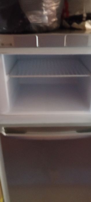 Хладилник indesit с горна камера