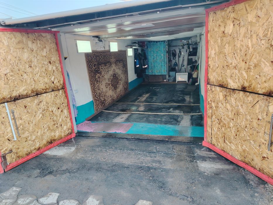 Продам гараж на локоне