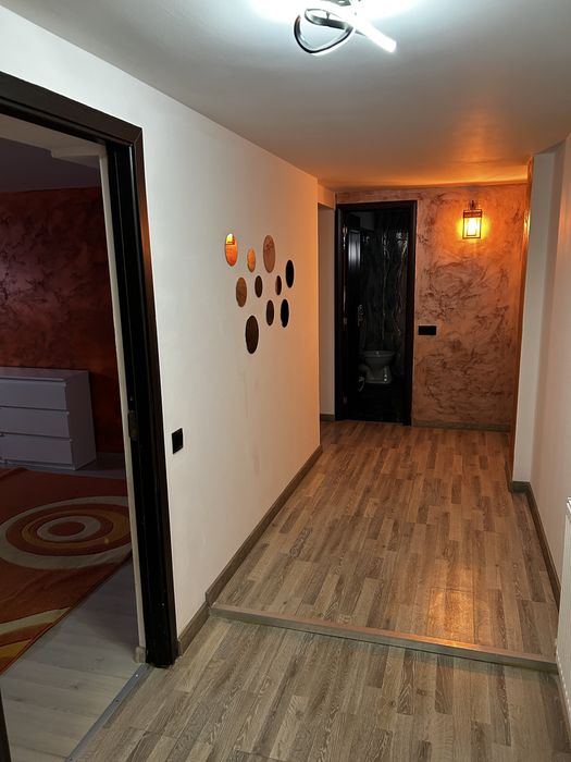 Inchiriez apartament 74 mp