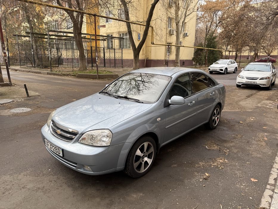 Продам ласетти чистую