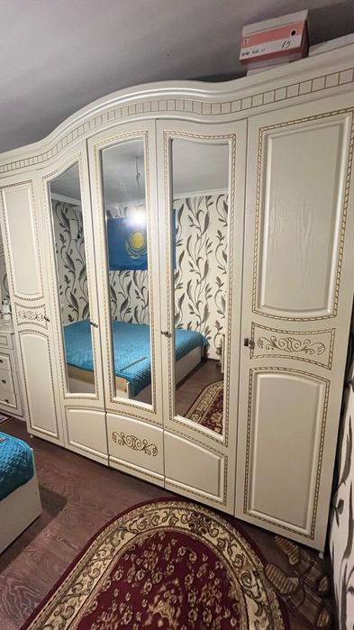 Продам спальный гарнитур
