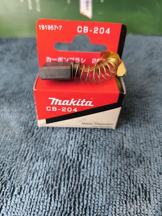 Парадом  запчасти на Makita (болгарка и Перфоратор))