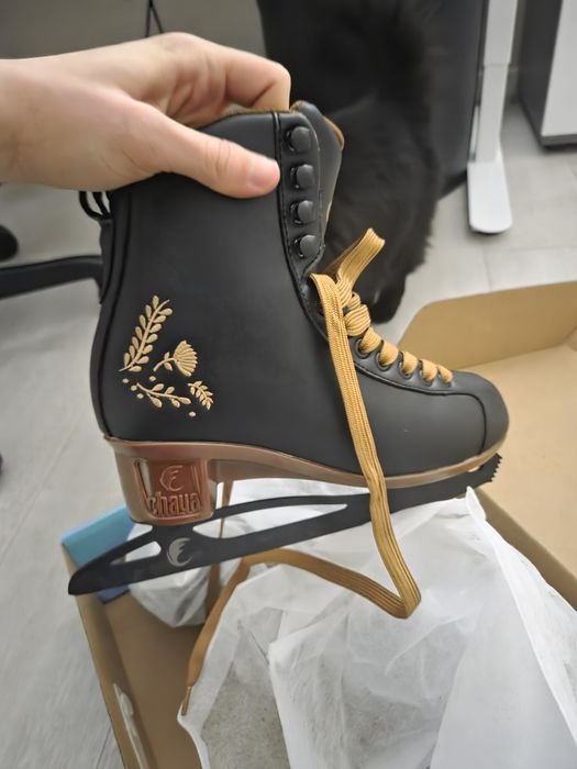 Кънки за лед чисто нови