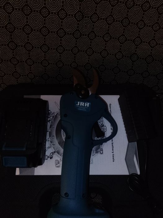 Foarfeca curățat pomi vita de vie cu acumulatori