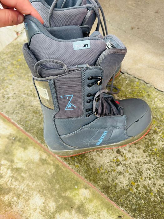 Vand placa snowboard cu legaturi si boots