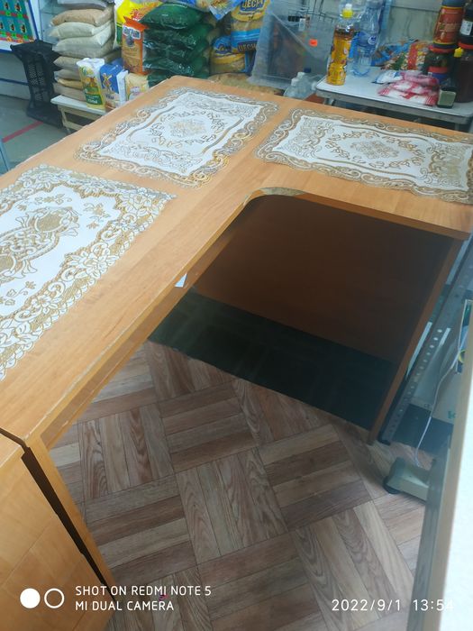 Стол бу для ателье, витрина