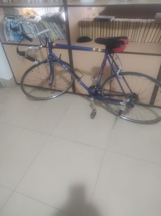 Vind bicicleta  cursiera Peugeot  800 lei