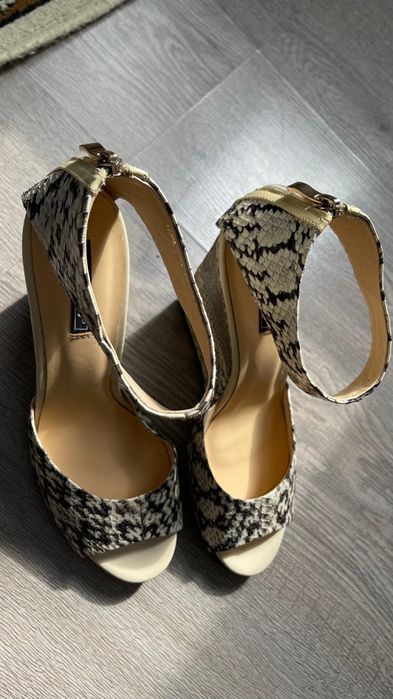 Обувь( туфли) женская