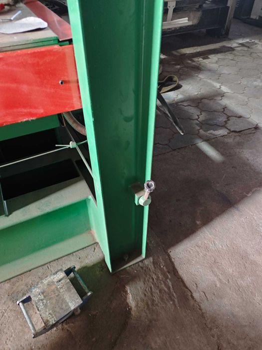 Пресс мебельный горячего прессования 1300на3000(турок)