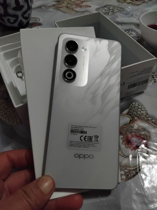 Шу телфон сотилади янги.