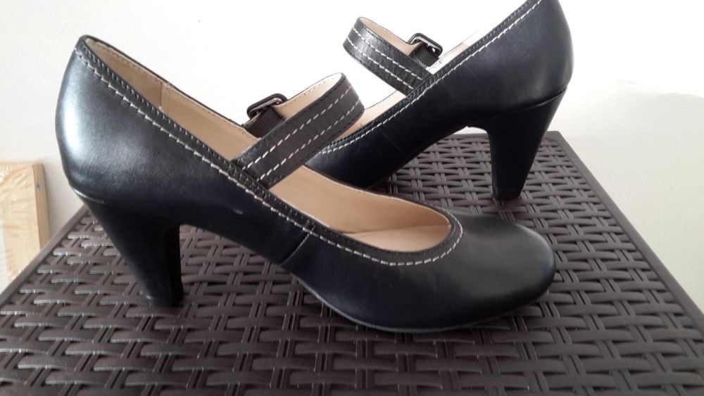 Clarks. Дамски обувки от естествена кожа.