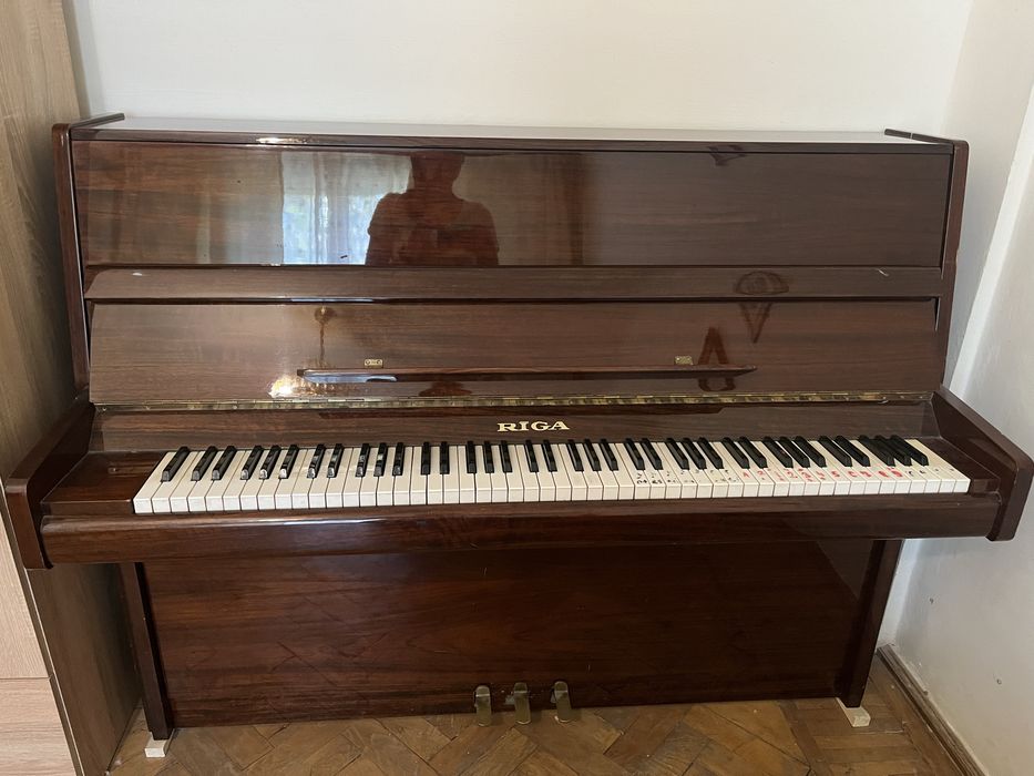 Vând Pianina Riga