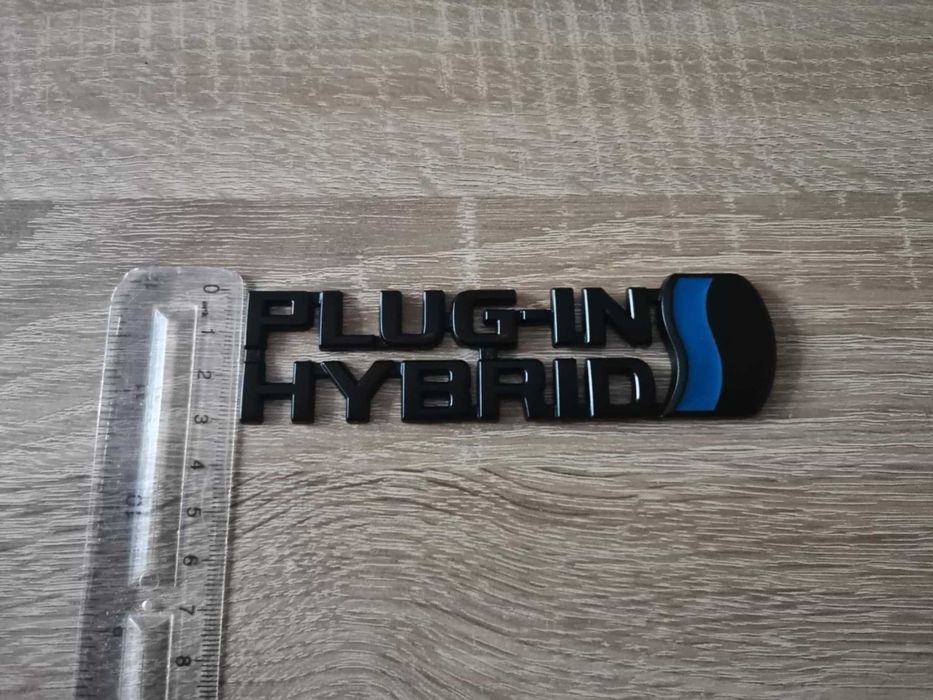 черна емблема Toyota Plug-in Hybrid