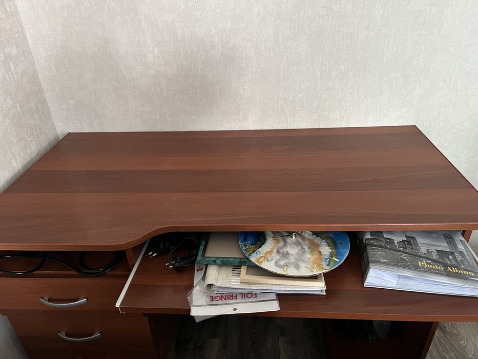 Продам компьютерный стол