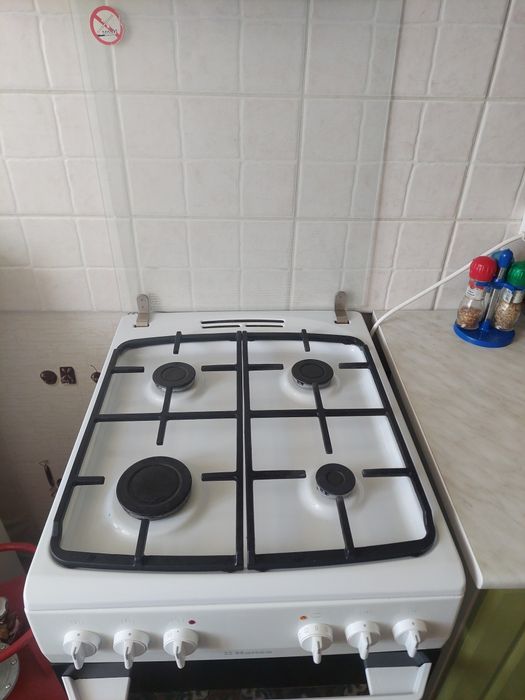 Продам газовую плиту