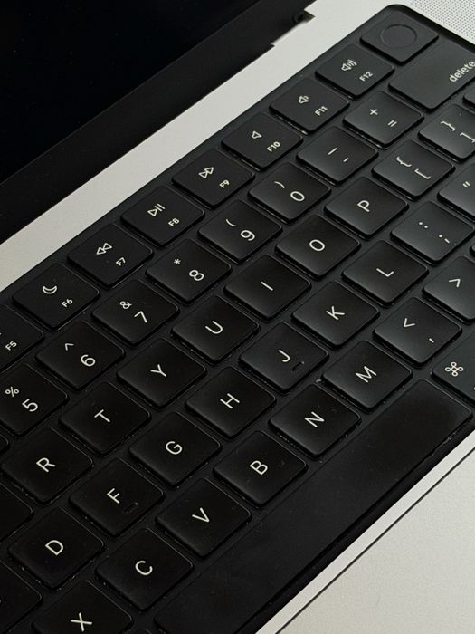 Macbook Pro 14” M1 PRO 16RAM 512 SSD