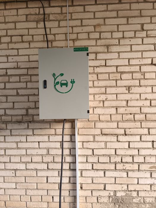 Установка зарядное устройство для Электромобилей