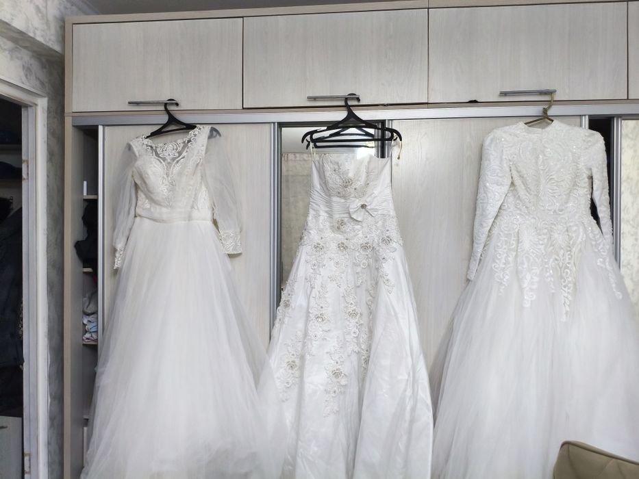 Продам платья свадебные